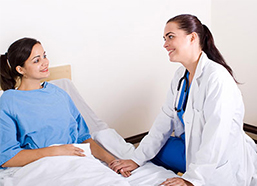 时刻跟踪志愿者身体情况,保证就医期间顺利进行